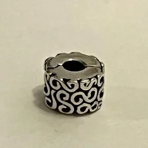 Pandora swirl clip online
